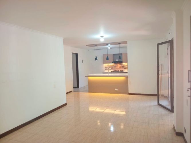 Casa de 3 alcobas en arriendo en El Poblado, Medellín, 210 m² · foto 3 de 18