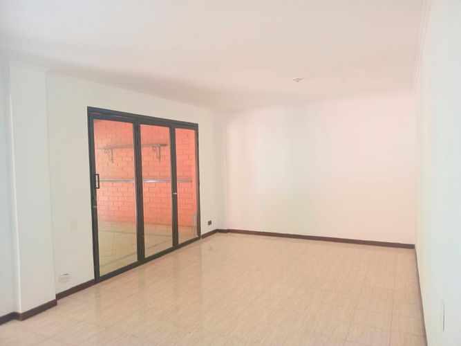 Casa de 3 alcobas en arriendo en El Poblado, Medellín, 210 m² · foto 2 de 18