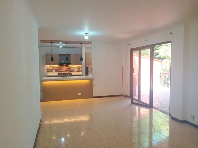 Casa de 3 alcobas en arriendo en El Poblado, Medellín, 210 m² · foto 4 de 18