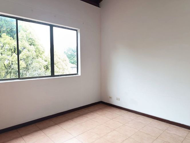 Casa de 3 alcobas en arriendo en El Poblado, Medellín, 210 m² · foto 10 de 18