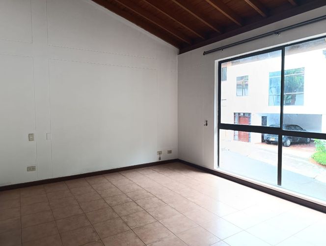 Casa de 3 alcobas en arriendo en El Poblado, Medellín, 210 m² · foto 12 de 18