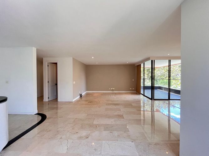 Apartamento de 3 alcobas en arriendo en El Poblado, Medellín, 135 m² · foto 5 de 20