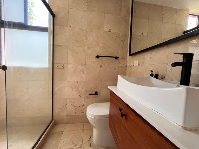 Apartamento de 3 alcobas en arriendo en El Poblado, Medellín, 135 m² · foto 19 de 20