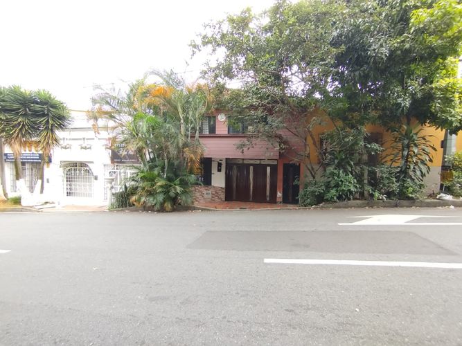 Casa de 5 alcobas en venta en Prado, Medellín, 203 m² · foto 2 de 24