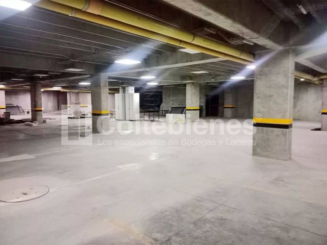Local en arriendo en Colombia, Medellín, 3395 m² · foto 17 de 20