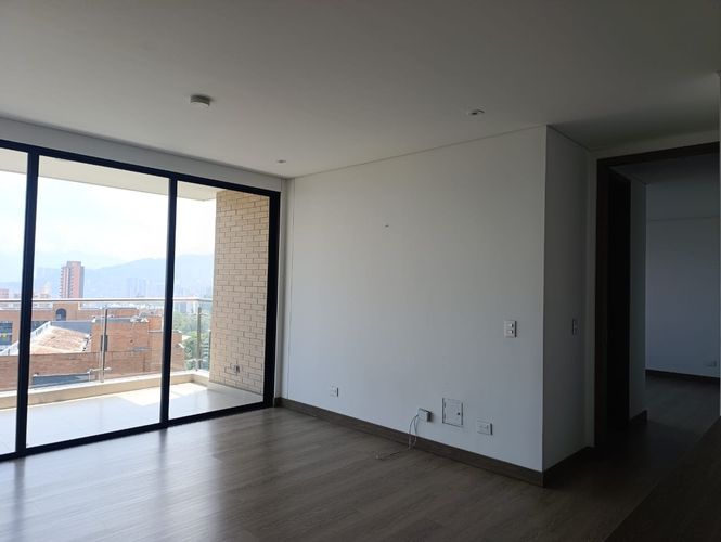 Apartamento de 2 alcobas en arriendo en El Castillo, Medellín, 89 m² · foto 3 de 19