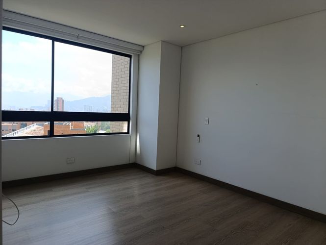 Apartamento de 2 alcobas en arriendo en El Castillo, Medellín, 89 m² · foto 15 de 19