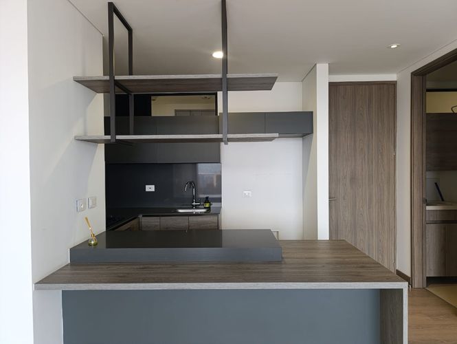 Apartamento de 2 alcobas en arriendo en El Castillo, Medellín, 89 m² · foto 7 de 19