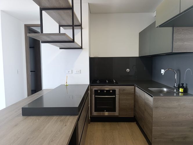 Apartamento de 2 alcobas en arriendo en El Castillo, Medellín, 89 m² · foto 6 de 19