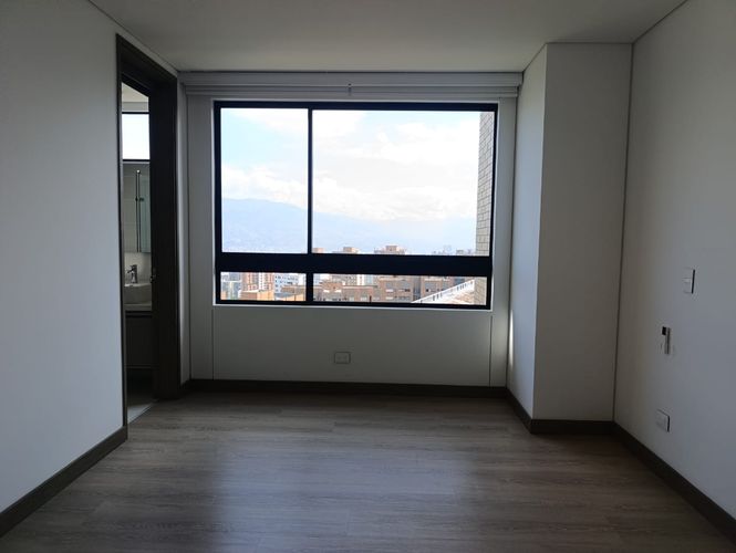 Apartamento de 2 alcobas en arriendo en El Castillo, Medellín, 89 m² · foto 13 de 19