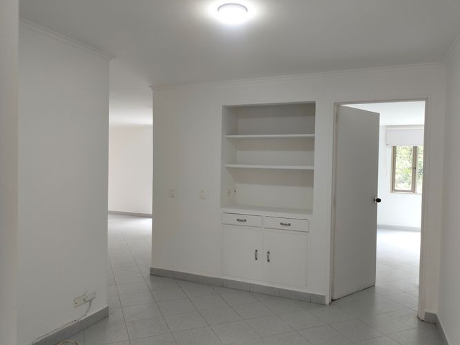 Apartamento de 3 alcobas en arriendo en Castropol, Medellín, 130 m² · foto 8 de 19