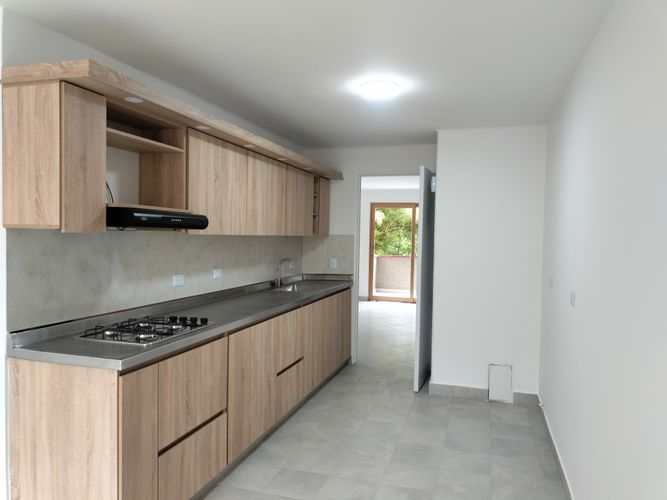 Apartamento de 3 alcobas en arriendo en Castropol, Medellín, 130 m² · foto 5 de 19