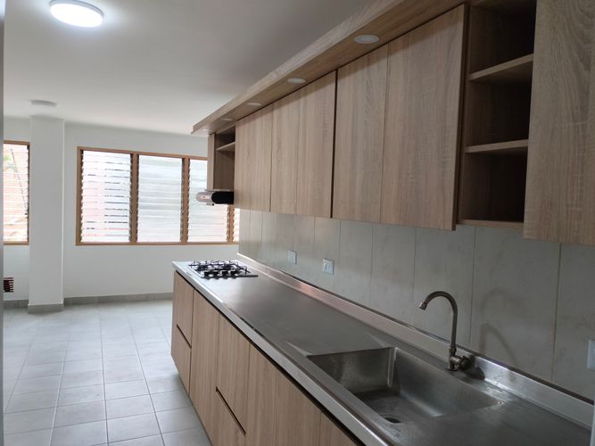 Apartamento de 3 alcobas en arriendo en Castropol, Medellín, 130 m² · foto 3 de 19