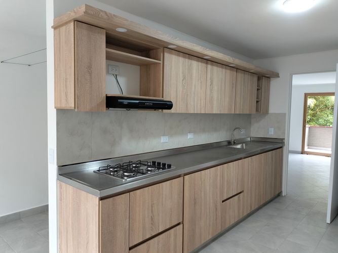 Apartamento de 3 alcobas en arriendo en Castropol, Medellín, 130 m² · foto 4 de 19