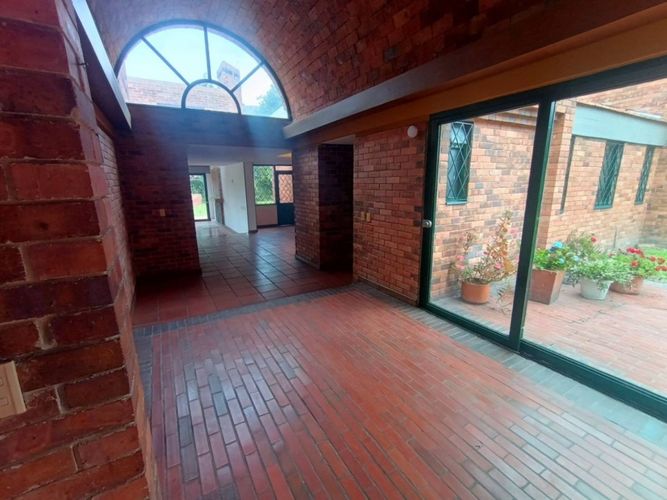 Casa de 6 alcobas en venta en Siberia, Cota, 510 m² · foto 2 de 24