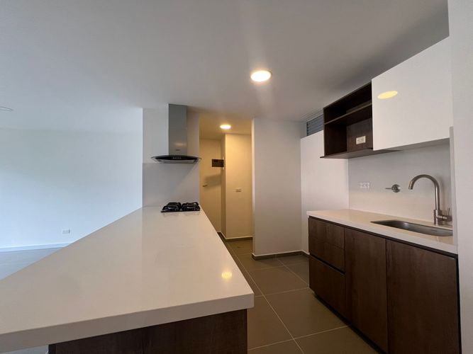 Apartamento de 2 alcobas en arriendo en Cumbres, Envigado, 80 m² · foto 5 de 13