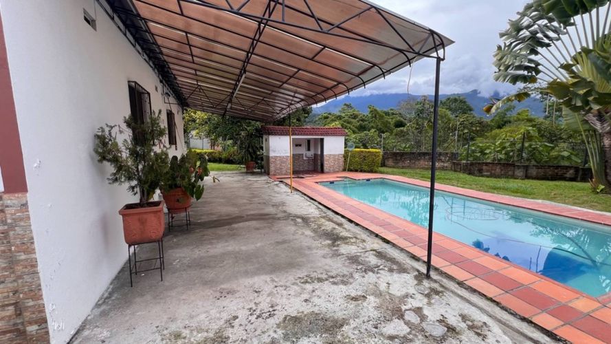 Casa de 4 alcobas en venta en Miramar, Ibagué, 342 m² · foto 3 de 10