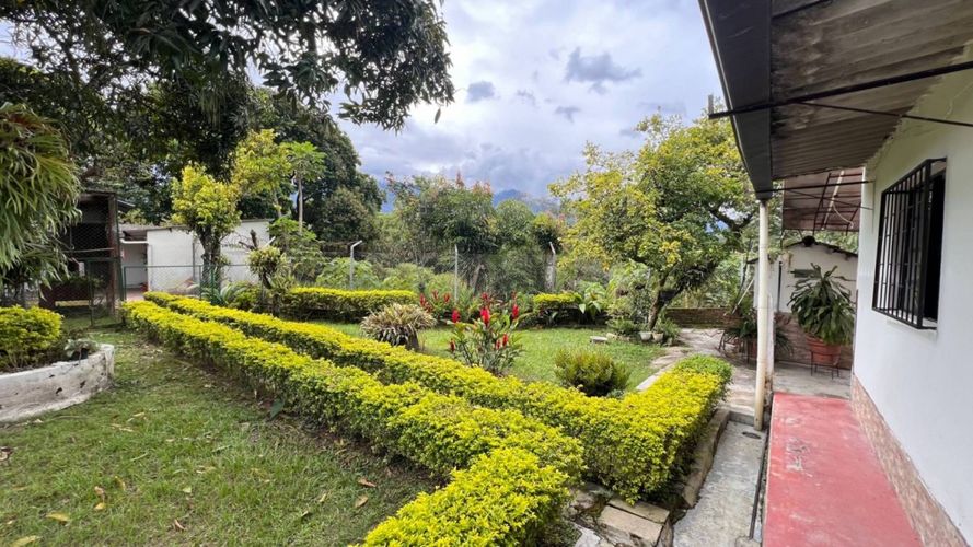 Casa de 4 alcobas en venta en Miramar, Ibagué, 342 m² · foto 5 de 10
