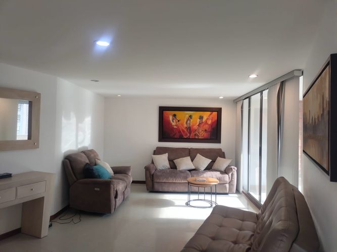 Apartamento de 3 alcobas en venta en El Poblado, Medellín, 142 m² · foto 2 de 18