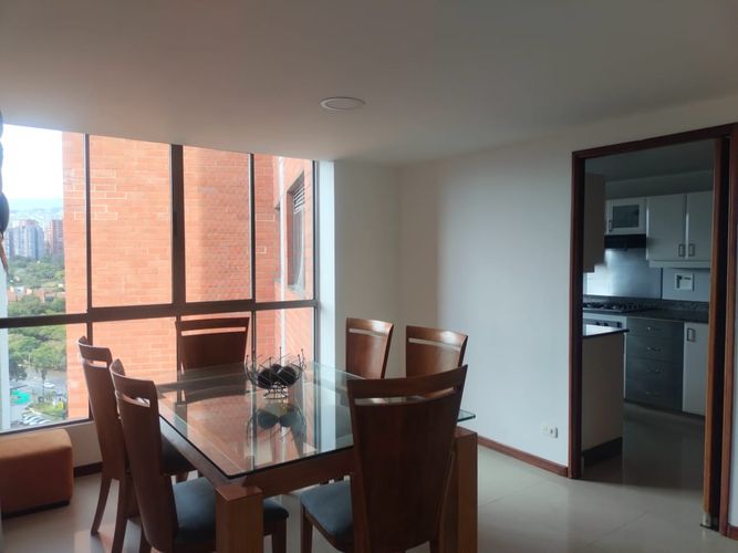 Apartamento de 3 alcobas en venta en El Poblado, Medellín, 142 m² · foto 8 de 18