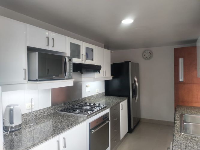 Apartamento de 3 alcobas en venta en El Poblado, Medellín, 142 m² · foto 7 de 18