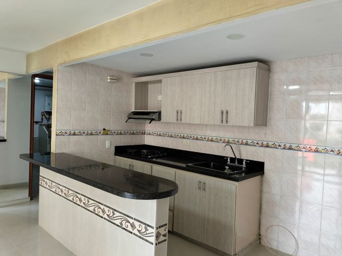 Apartamento de 3 alcobas en venta en El Poblado, Medellín, 80 m² · foto 3 de 16