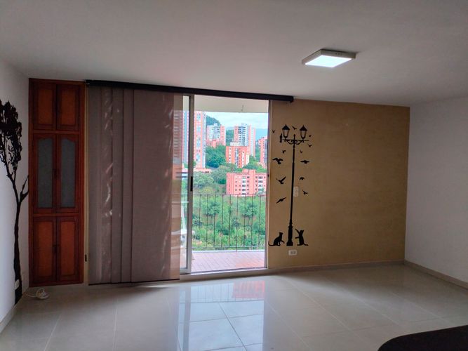 Apartamento de 3 alcobas en venta en El Poblado, Medellín, 80 m² · foto 2 de 16