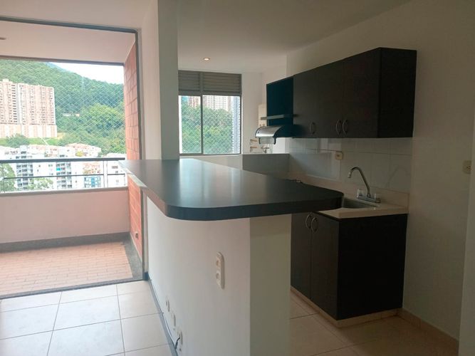 Apartamento en venta en El Poblado, Medellín · foto 3 de 16