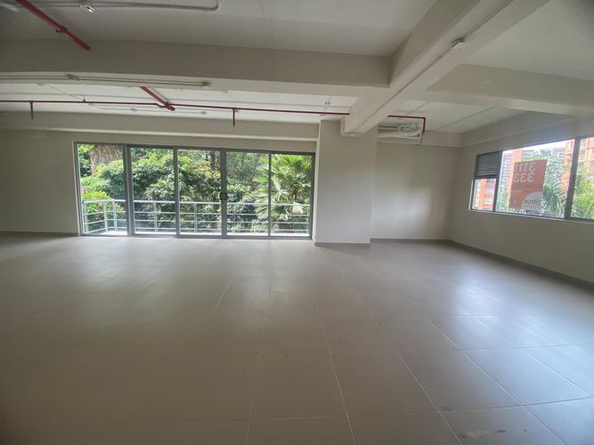 Local en arriendo en El Poblado, Medellín, 110 m² · foto 2 de 6