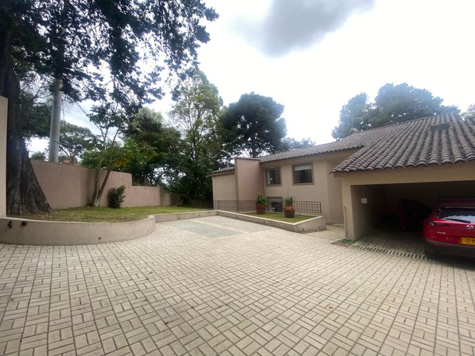 Casa de 4 alcobas en venta en Cerros De Suba, Bogotá, 1944 m² · foto 2 de 22
