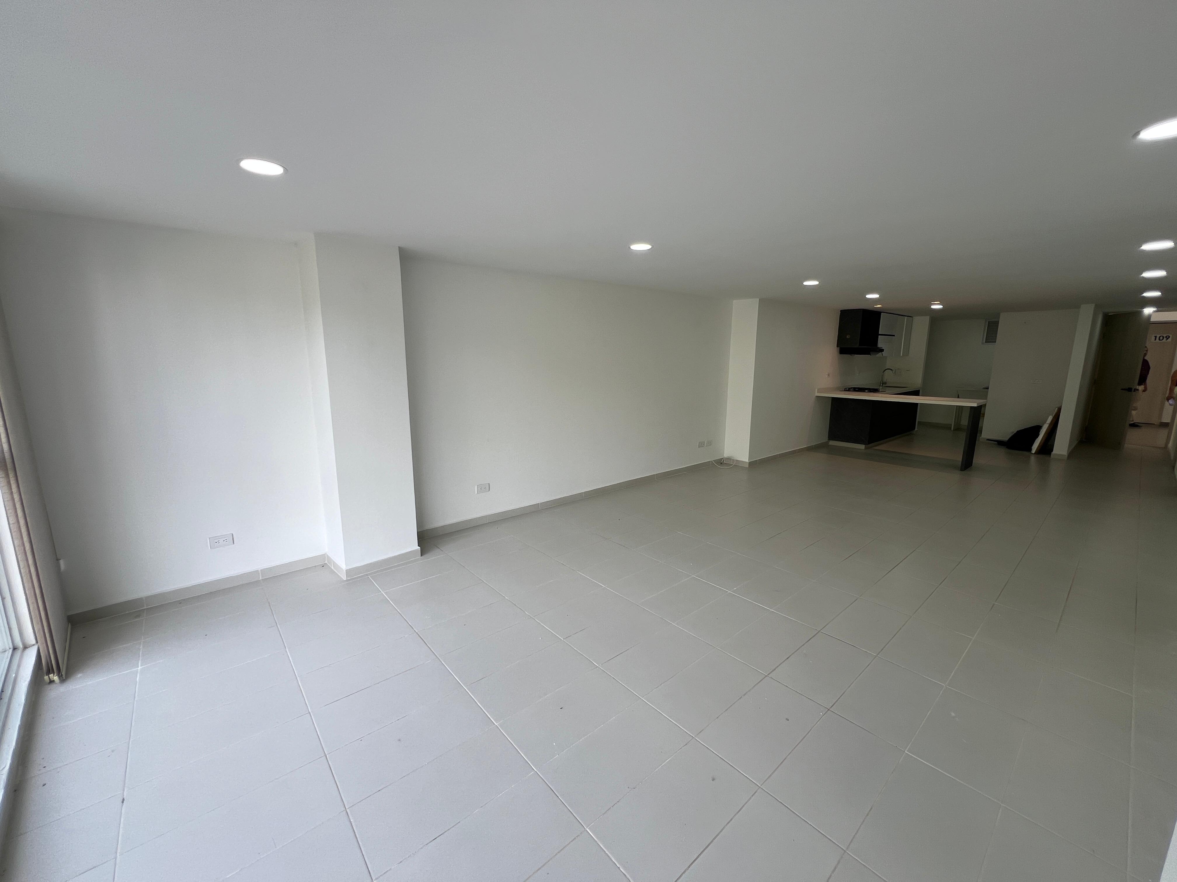 Apartamento en venta en Pinares, Pereira · foto 3 de 13