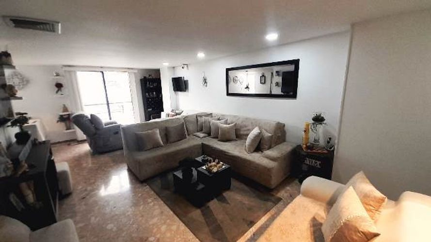 Apartamento de 3 alcobas en venta en El Ingenio, Cali, 109 m² · foto 2 de 24
