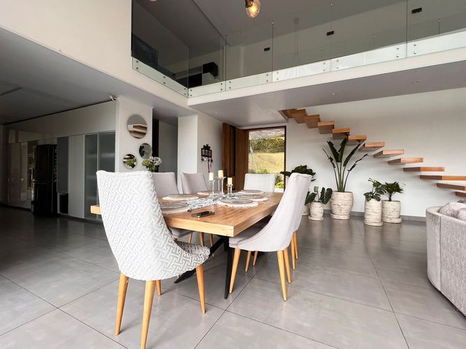 Casa de 4 alcobas en arriendo en Guarne, 650 m² · foto 3 de 18