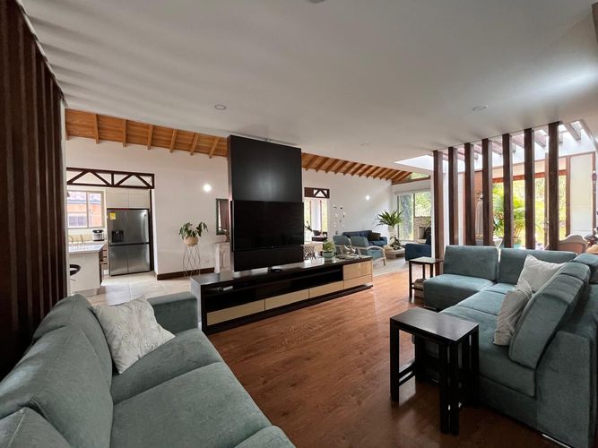 Casa de 3 alcobas en venta en El Retiro, 271 m² · foto 2 de 20