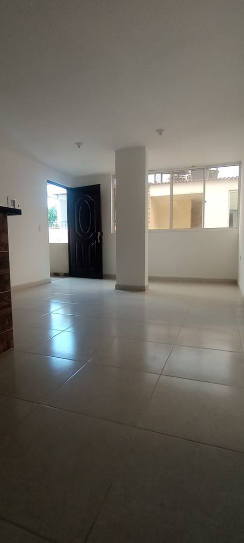 Apartamento de 2 alcobas en venta en Cedro, Girón, 54 m² · foto 2 de 17