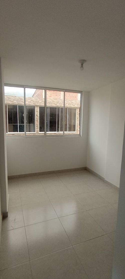 Apartamento de 2 alcobas en venta en Cedro, Girón, 54 m² · foto 5 de 17