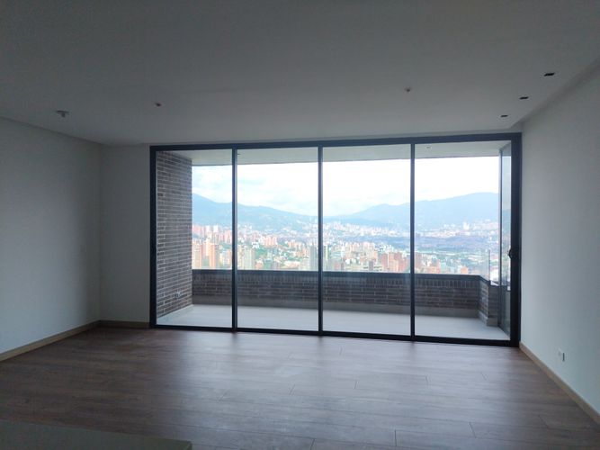 Apartamento de 3 alcobas en venta en El Poblado, Medellín, 140 m² · foto 3 de 19