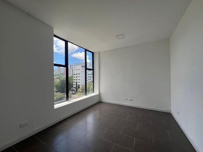 Apartamento de 4 alcobas en arriendo en El Castillo, Medellín, 310 m² · foto 5 de 18