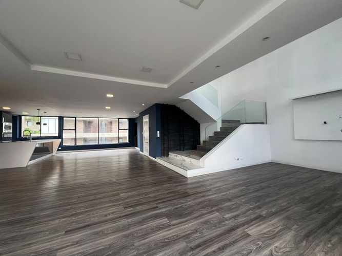 Apartamento de 4 alcobas en arriendo en El Castillo, Medellín, 310 m² · foto 10 de 18