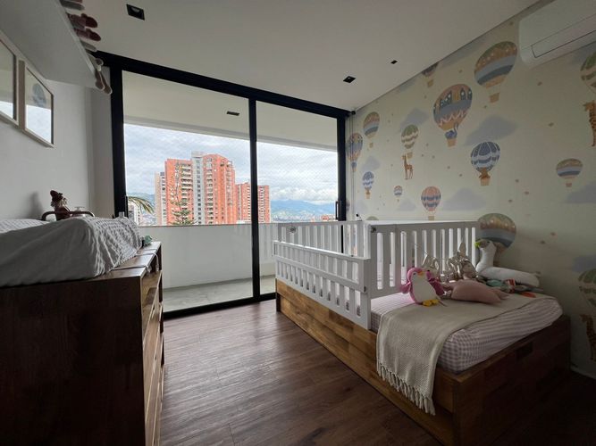 Apartamento de 3 alcobas en venta en El Castillo, Medellín, 230 m² · foto 10 de 19