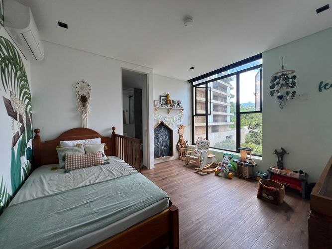 Apartamento de 3 alcobas en venta en El Castillo, Medellín, 230 m² · foto 9 de 19