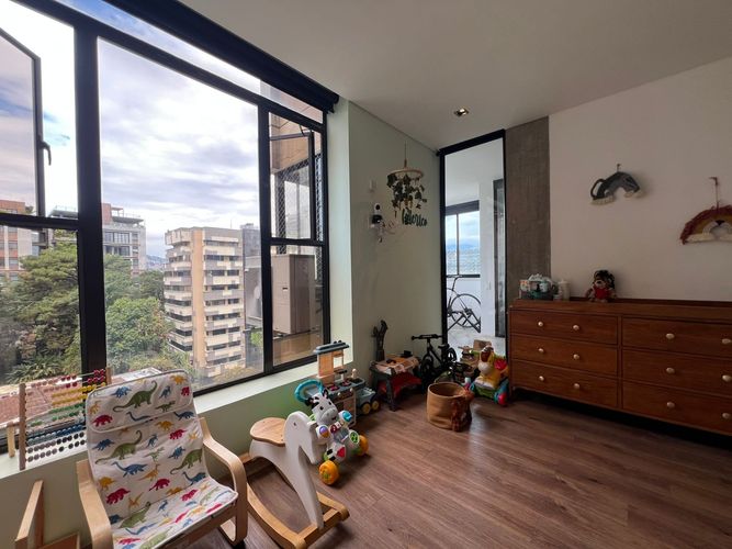 Apartamento de 3 alcobas en venta en El Castillo, Medellín, 230 m² · foto 8 de 19