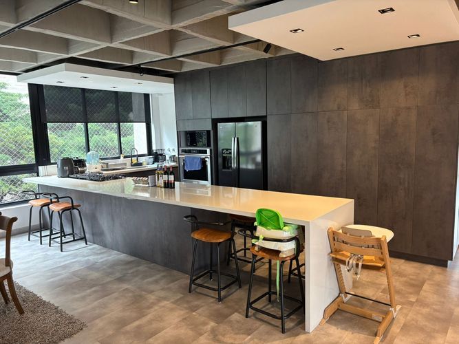 Apartamento de 3 alcobas en venta en El Castillo, Medellín, 230 m² · foto 6 de 19