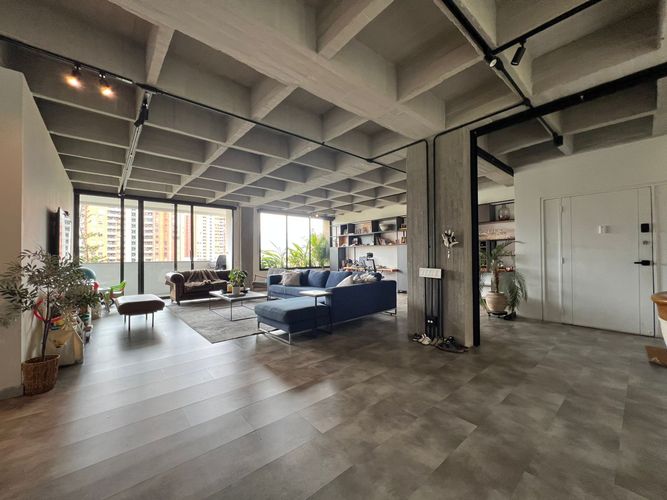 Apartamento de 3 alcobas en venta en El Castillo, Medellín, 230 m² · foto 2 de 19