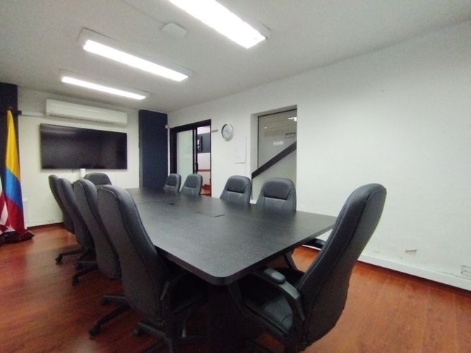 Casa de 7 alcobas en arriendo en Las Lomas, Medellín, 420 m² · foto 8 de 24