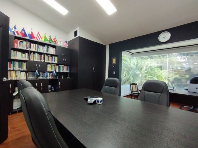 Casa de 7 alcobas en arriendo en Las Lomas, Medellín, 420 m² · foto 12 de 24