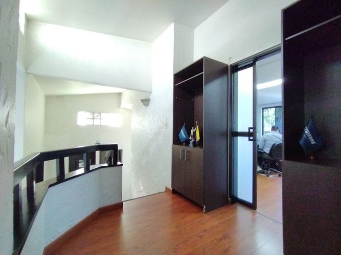 Casa de 7 alcobas en arriendo en Las Lomas, Medellín, 420 m² · foto 16 de 24