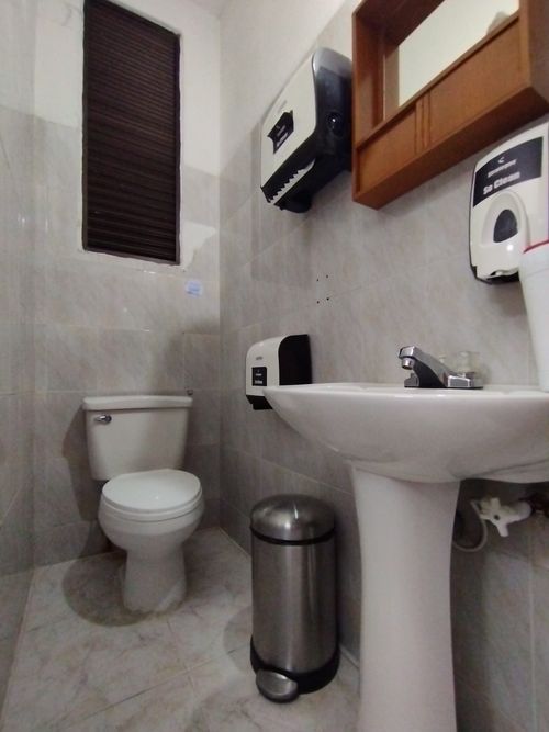 Casa de 7 alcobas en arriendo en Las Lomas, Medellín, 420 m² · foto 22 de 24