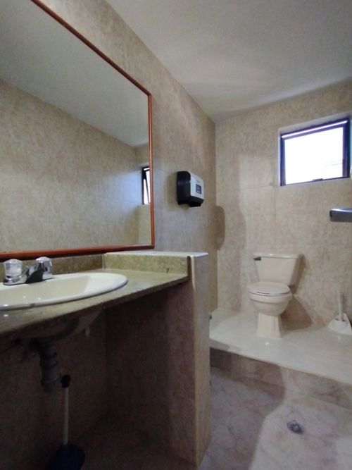 Casa de 7 alcobas en arriendo en Las Lomas, Medellín, 420 m² · foto 24 de 24