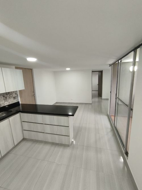 Apartamento de 2 alcobas en venta en Las Lomitas, Sabaneta, 65 m² · foto 3 de 11